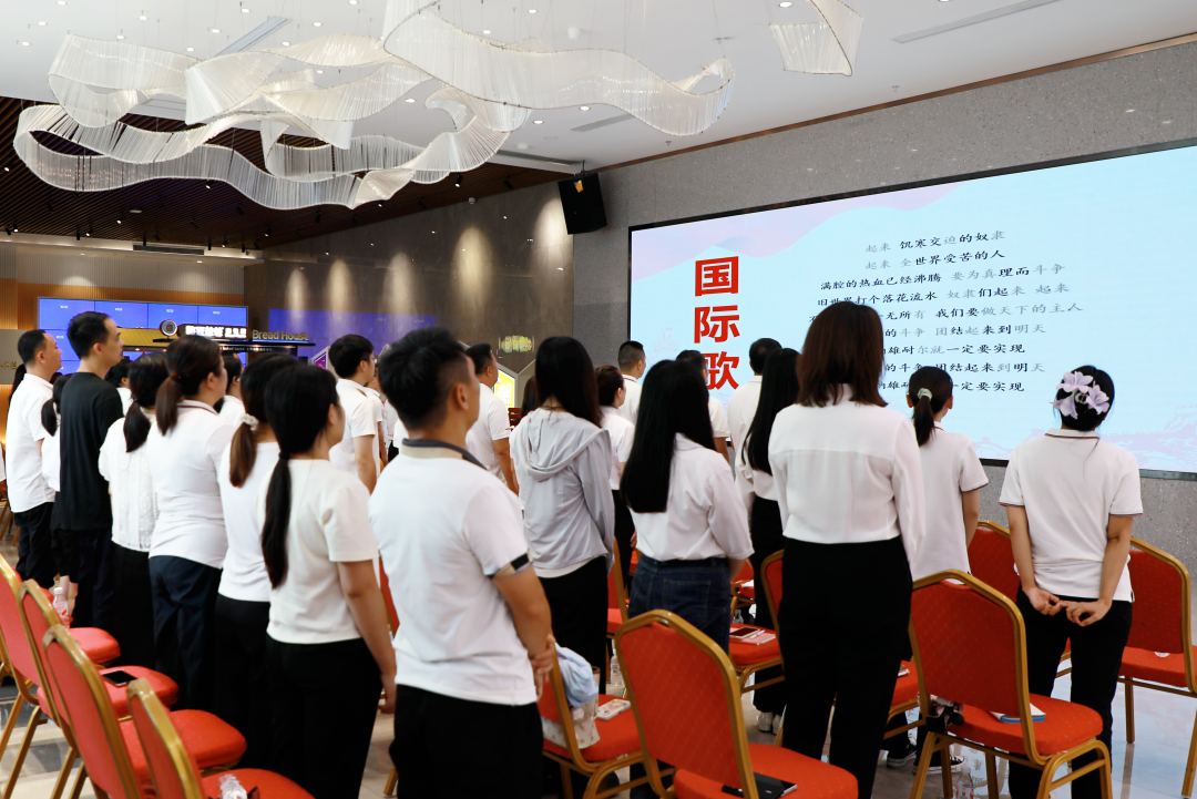 以高質(zhì)量黨建引擎驅(qū)動(dòng)高質(zhì)量發(fā)展新征程——中共鹽津黨委隆重召開(kāi)年度總結(jié)暨表彰大會(huì)