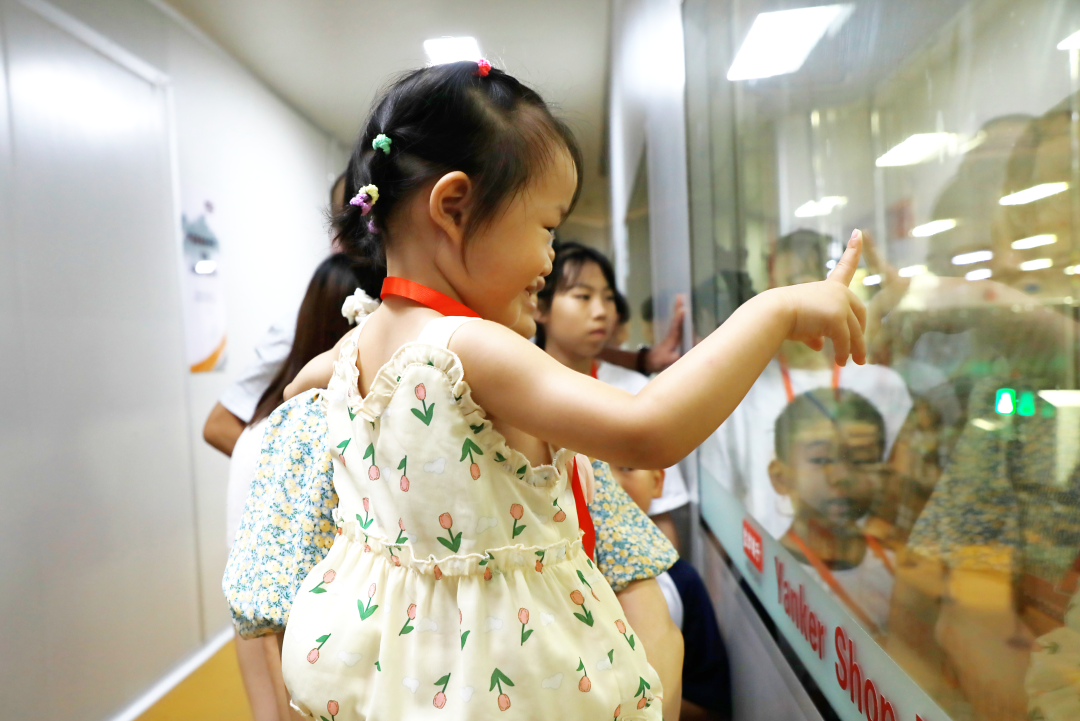 萌娃探班!2025鹽津鋪?zhàn)訂T工家人開放日活動(dòng)正式舉行 萌娃探班!2025鹽津鋪?zhàn)訂T工家人開放日活動(dòng)正式舉行